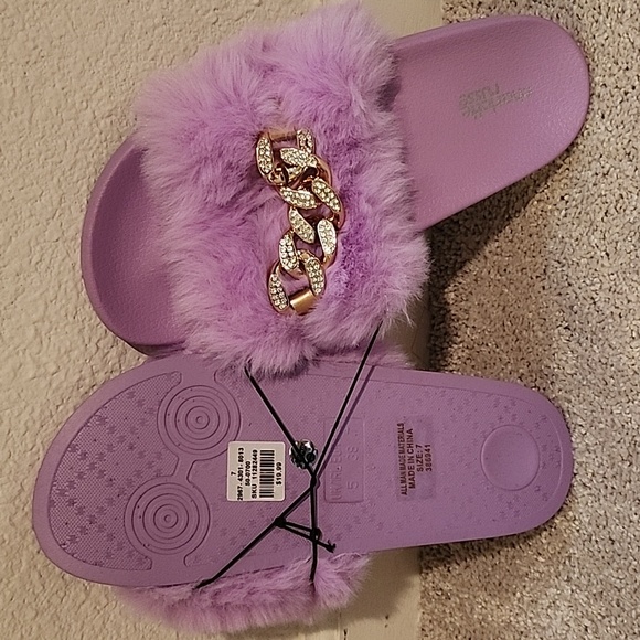Malibu Barbie Rhinestone fur house slippers - Picture 2 of 6